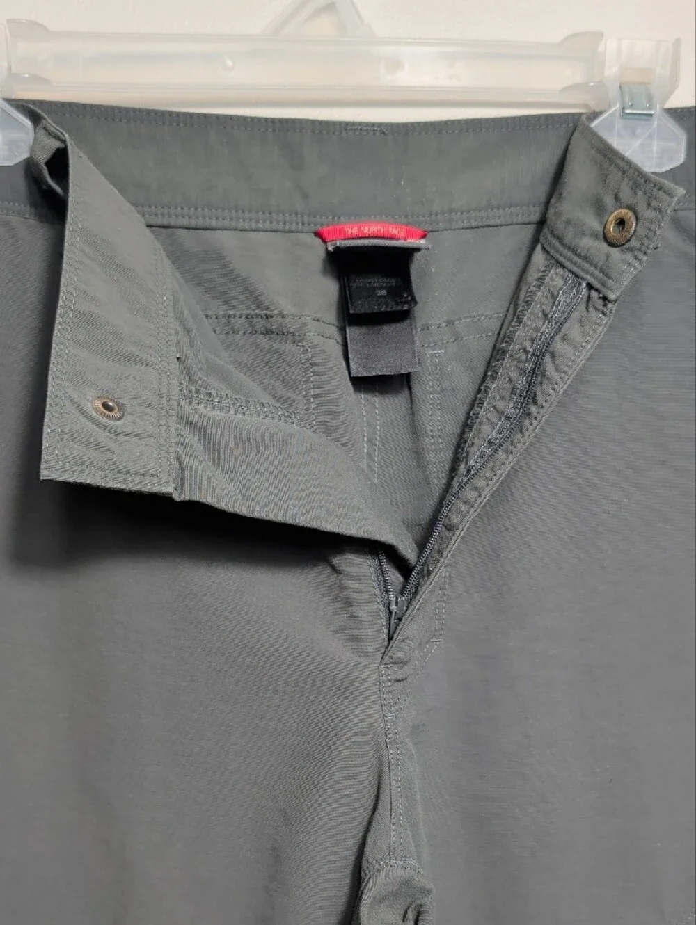 The North Face Men's Charcoal Gray Nylon Cargo Shorts Outdoor Utility Hiking 38